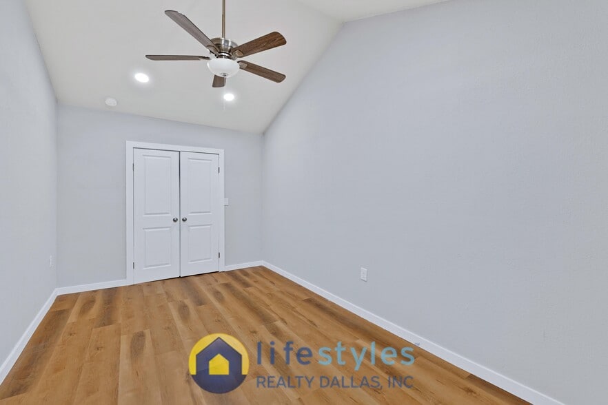 Building Photo - 717 Bonham St