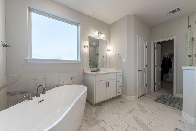 Building Photo - 5516 Limestone Spring Cove