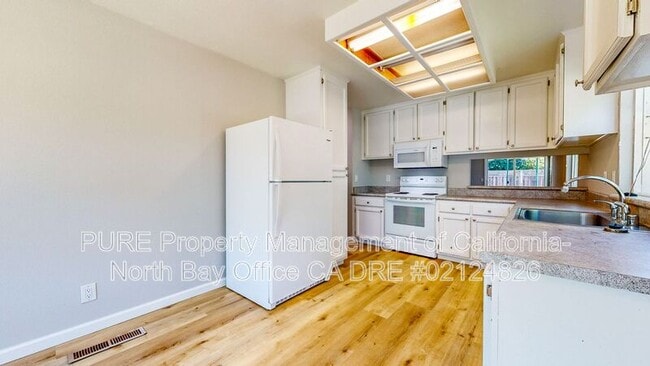 Building Photo - 1107 Navarro St