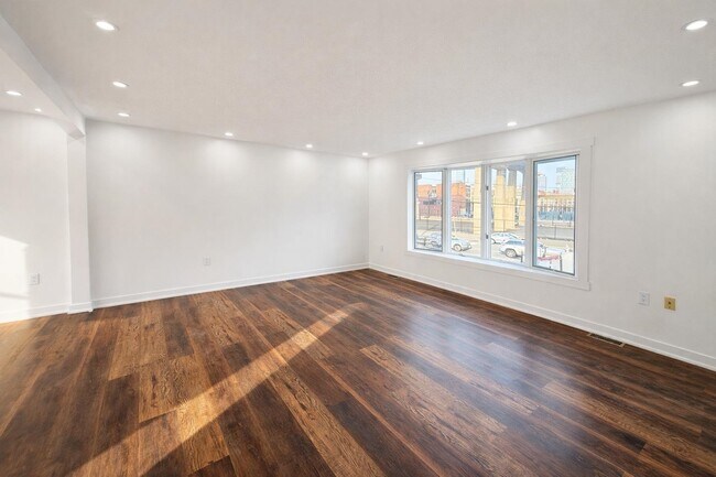 Building Photo - 87 Merseles St