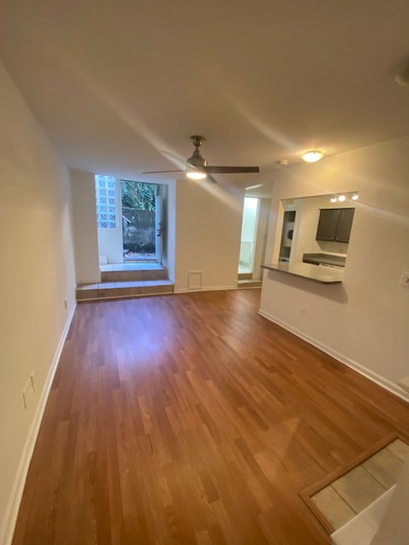 Building Photo - 883 Monroe Dr NE