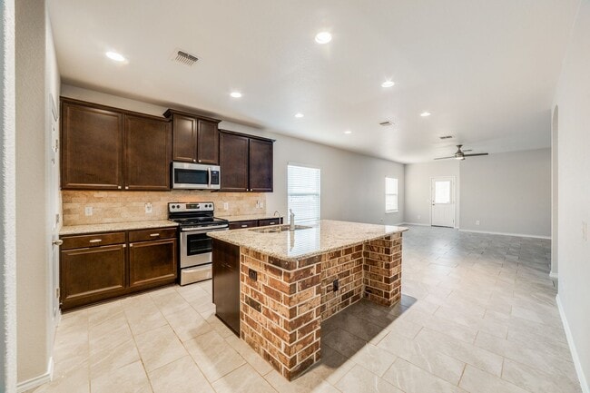 Building Photo - UPDATED SINGLE-STORY HOME IN WOLF CREEK SUBDIVISION