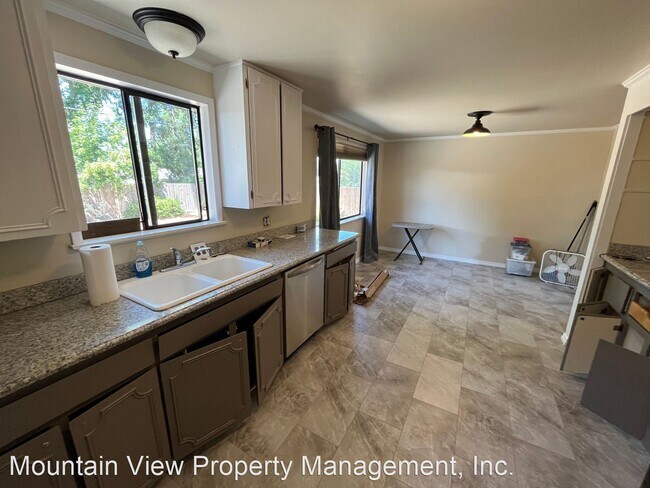 Building Photo - 3 br, 1 bath House - 1302 NE Dempsey Drive