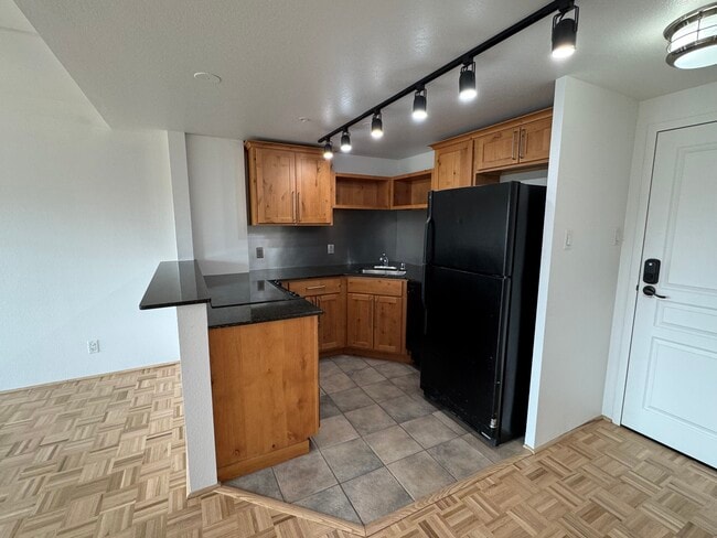 Building Photo - 417 E Kiowa