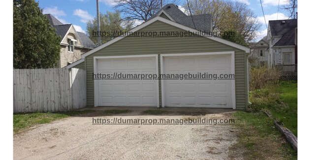 Building Photo - 906 Riehl St