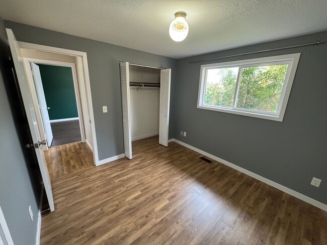 Building Photo - Charming 3 Bed / 2 Bath Ranch on Large Lot – Cul-de-Sac Location – $2,495/mo