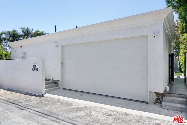 Building Photo - 608 N Alpine Dr