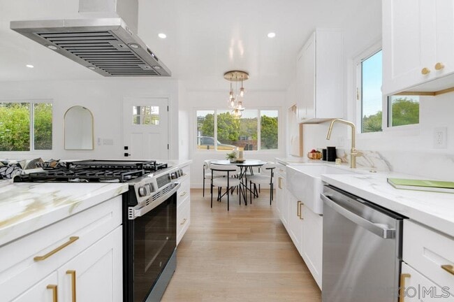 Building Photo - 210 Rosebay Dr