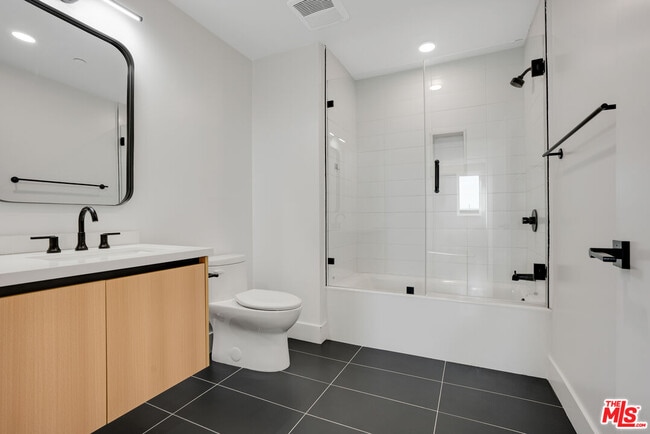 Building Photo - 5813 Lexington Ave