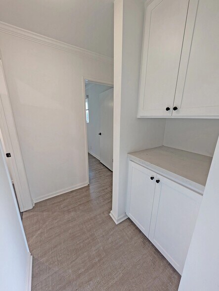 Building Photo - 118 S Wetherly Dr