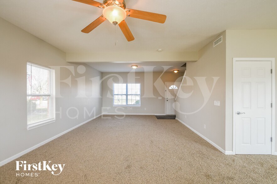 Building Photo - 8728 N Springview Dr