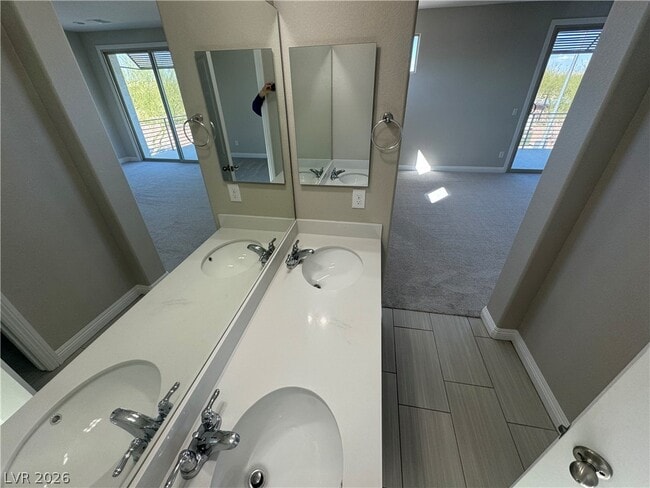 Building Photo - 1051 E Sunset Rd