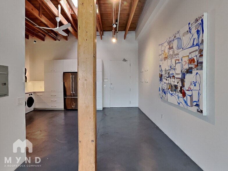 Building Photo - 373 4th St