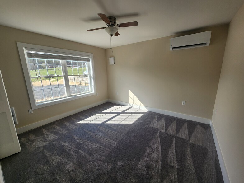 Building Photo - 69 Ivan Dr