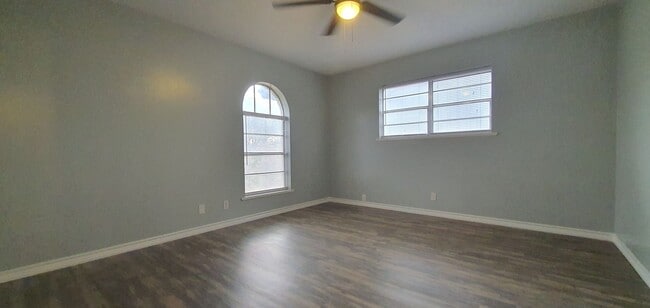 Building Photo - LOVELY 3 bedroom 2 bath home COMING SOON!