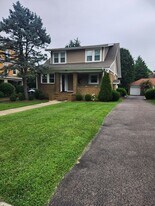 Building Photo - 442 Walnut Ave SE