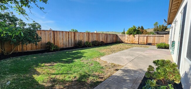 Building Photo - Beautiful Ideal Family Home: 3 Bedrooms, 2...