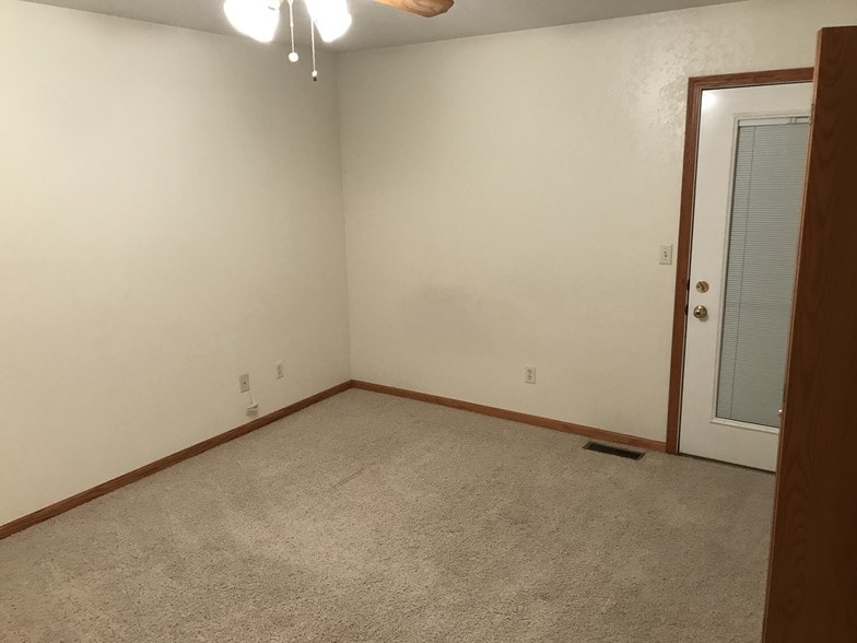 Main Floor Bedroom - 1800 E Comanche St