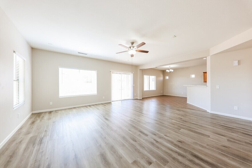 Building Photo - 16801 W Statler St