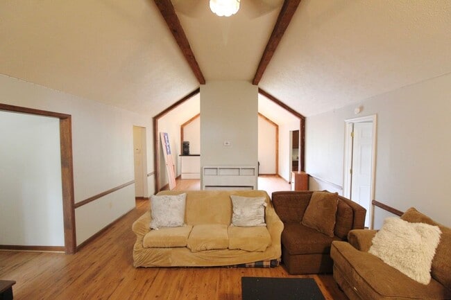 Building Photo - 706 Greenbriar Dr