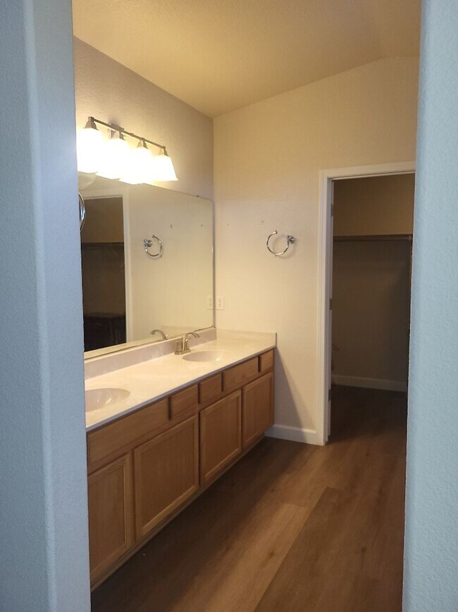 Building Photo - 2222 San Remo Dr