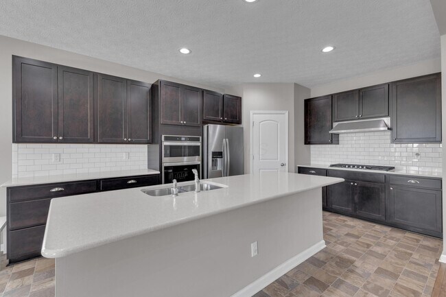Building Photo - 2390 Glenvale Dr