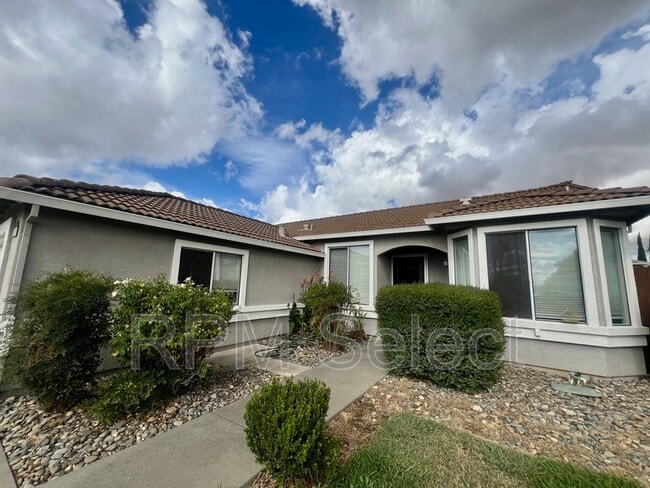 Building Photo - 1605 Paseo Flores Dr