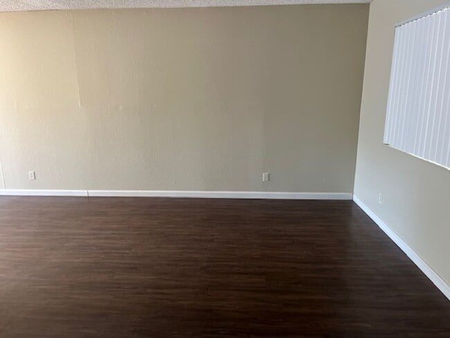 Building Photo - 3 bedroom 1.5 bathroom condo in Davis