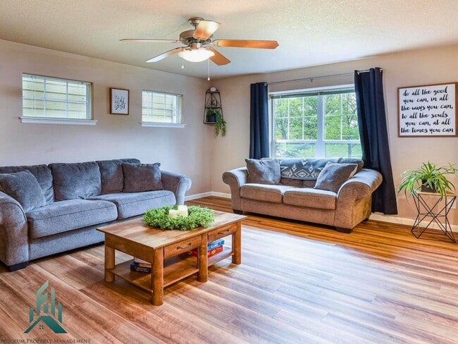 Building Photo - 3511 SE Midvale Dr