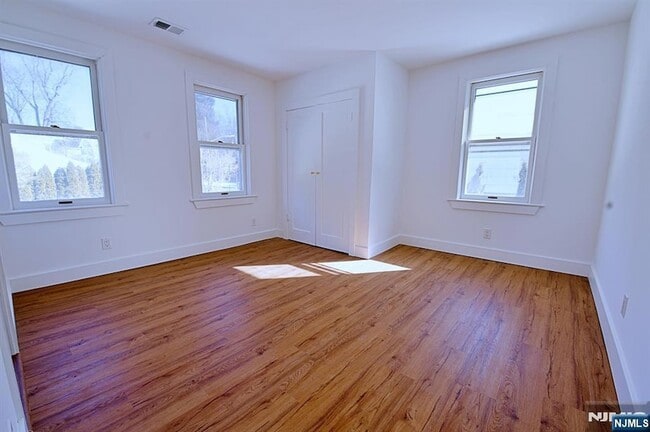 Building Photo - 16 Clarke St