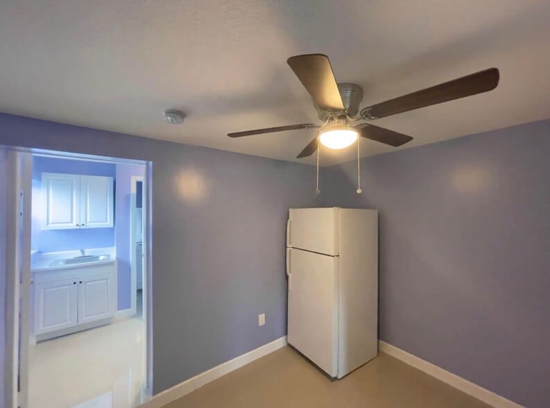 Building Photo - 941 E Dayton Cir