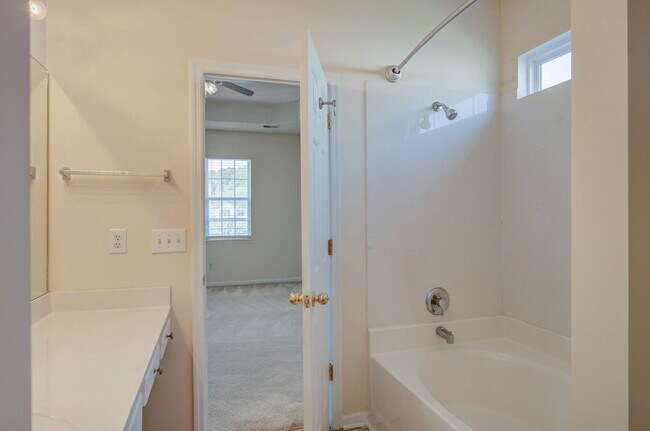 Building Photo - 533 Tribeca Dr