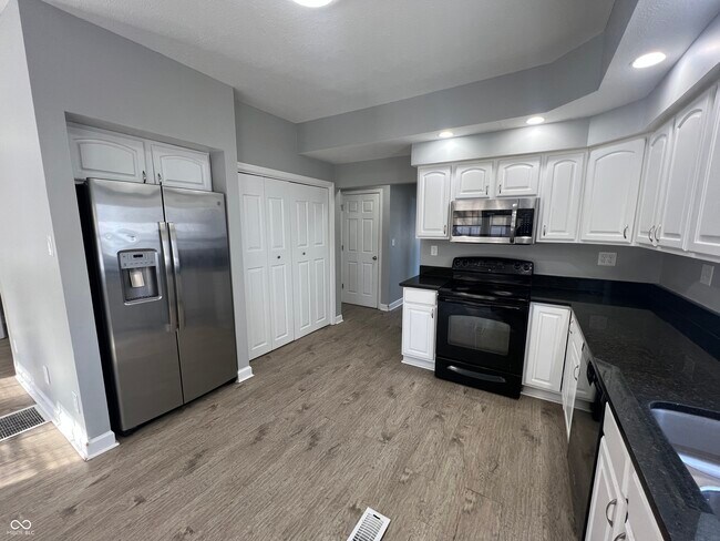 Building Photo - 5343 S Linwood Ave