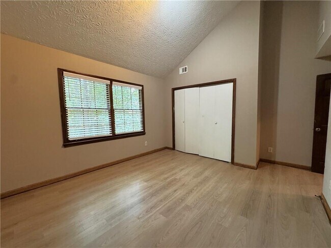 Building Photo - 1302 Colony Dr