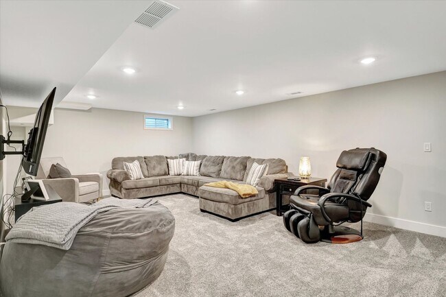 Building Photo - Luxury Ranch House on Champaign Country Club