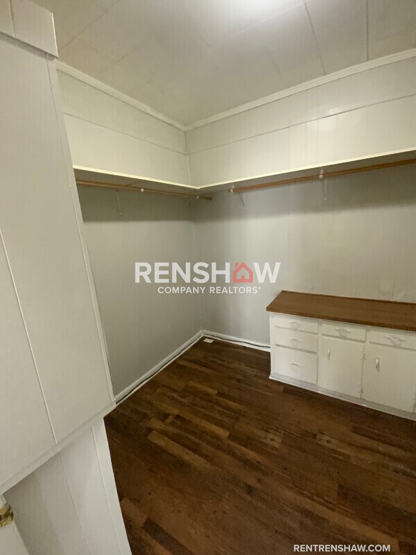 Building Photo - 212 N Poplar St