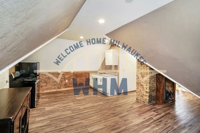 Building Photo - 2720 N Oakland Ave