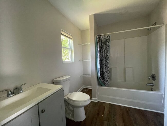 Building Photo - 1112 E Bolton St