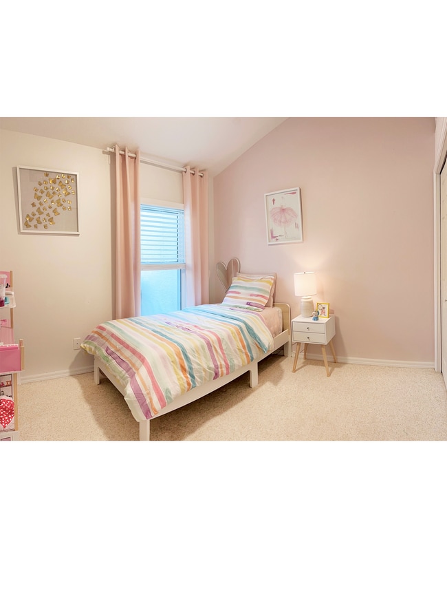 Building Photo - 515 Somerhill Dr NE