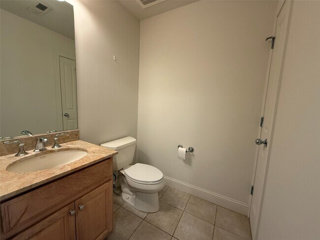 Building Photo - 1405 Round Pointe Dr