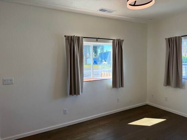 Building Photo - Beautiful 1 bedroom 1 bath unit in Springfield!