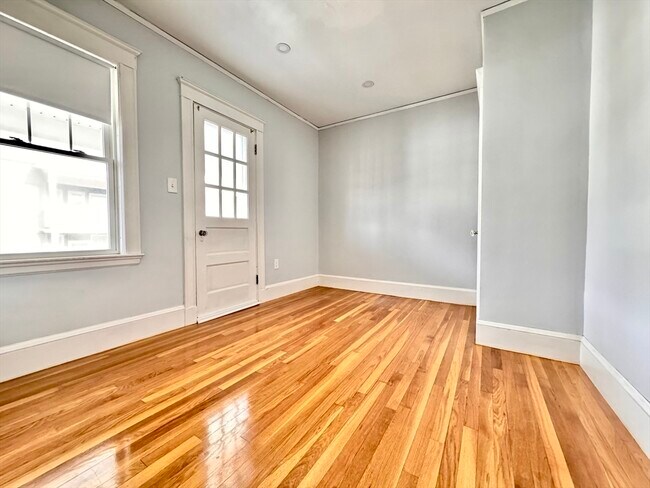 Building Photo - 48 N Munroe Terrace