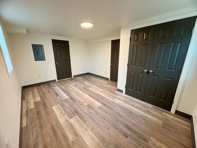 Building Photo - 202 S Lawrence St