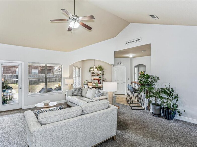 Building Photo - 405 Pendo Pl