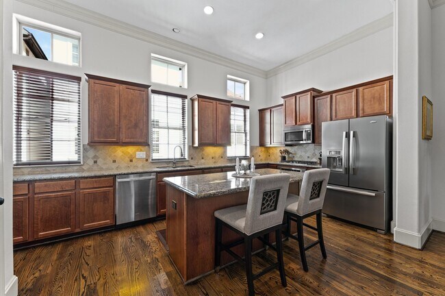 Building Photo - 1139 W 21st St