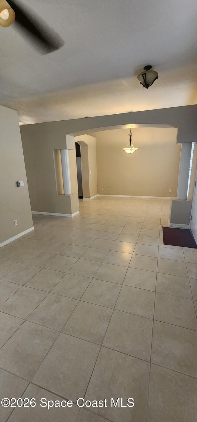 Building Photo - 3800 Sunbeam Ct