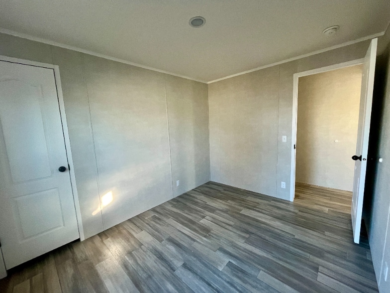 Building Photo - 1405 Elm Hills Blvd