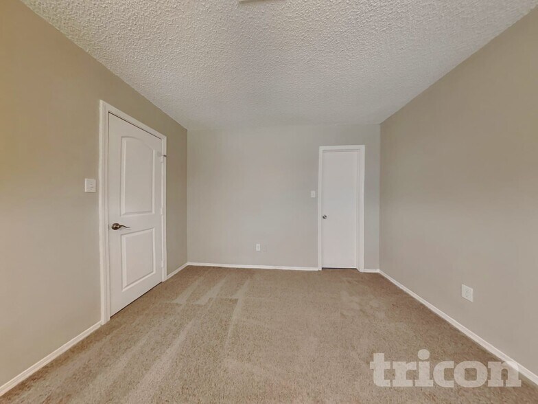 Building Photo - 3227 Rockdale Dr