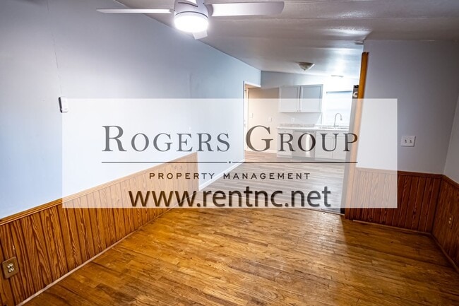 Building Photo - 543 W Green St