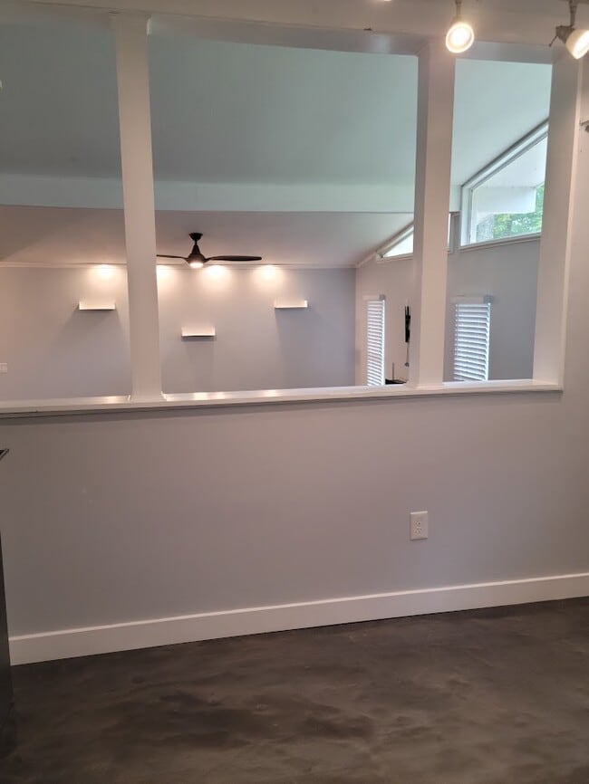 Building Photo - 117 Apple Cir